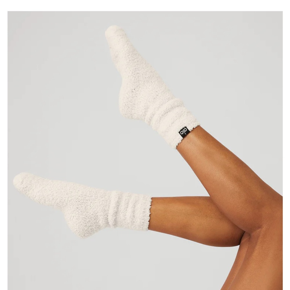 Alo Plush Lush Socks in Cream